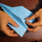 Cách gấp máy bay giấy đơn giản và bay xa
